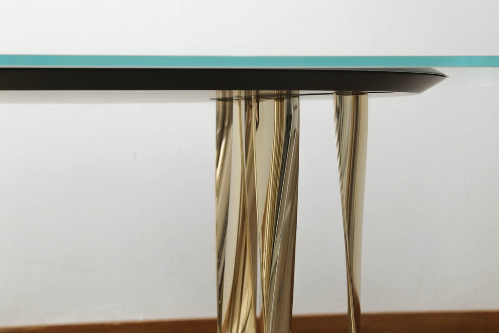中古　美品　Cassina(カッシーナ)　476-15　BOBOLI(ボボリ)　ガラス天板　個性溢れるデザインが魅力のオーバルローテーブル(リビングテーブル、センターテーブル)(定価約68万円)(R-075201)