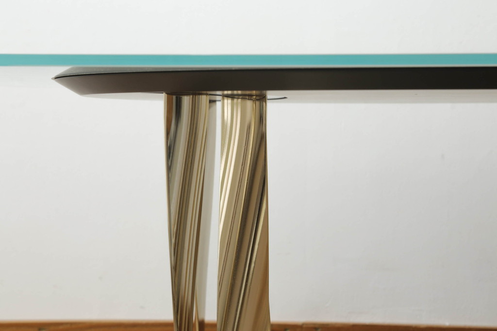 中古　美品　Cassina(カッシーナ)　476-15　BOBOLI(ボボリ)　ガラス天板　個性溢れるデザインが魅力のオーバルローテーブル(リビングテーブル、センターテーブル)(定価約68万円)(R-075201)
