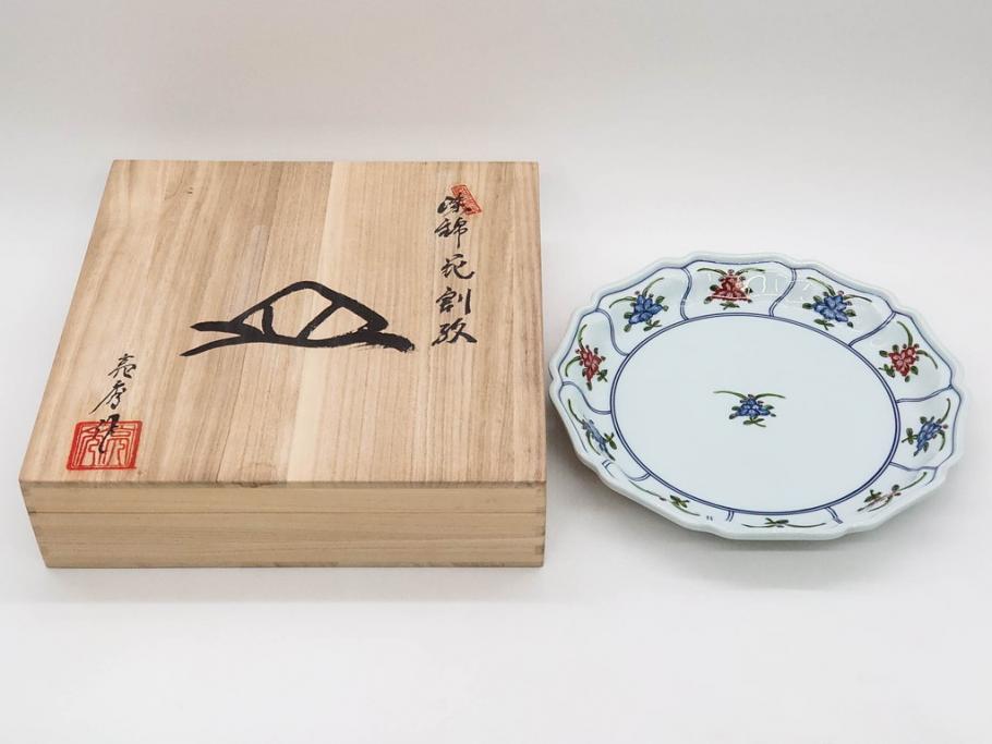 田代亮秀　有田焼　古赤絵魚藻紋 約23.3cm 7.6寸/染錦亀甲秋桜紋 約27cm 8.9寸/花割紋 約27.4cm 9寸　華麗な彩色が美しい皿3枚セット(中皿、大皿、深皿、和皿、和食器、裏印、共箱付き、七寸六分、八寸九分、九寸)(R-081502)