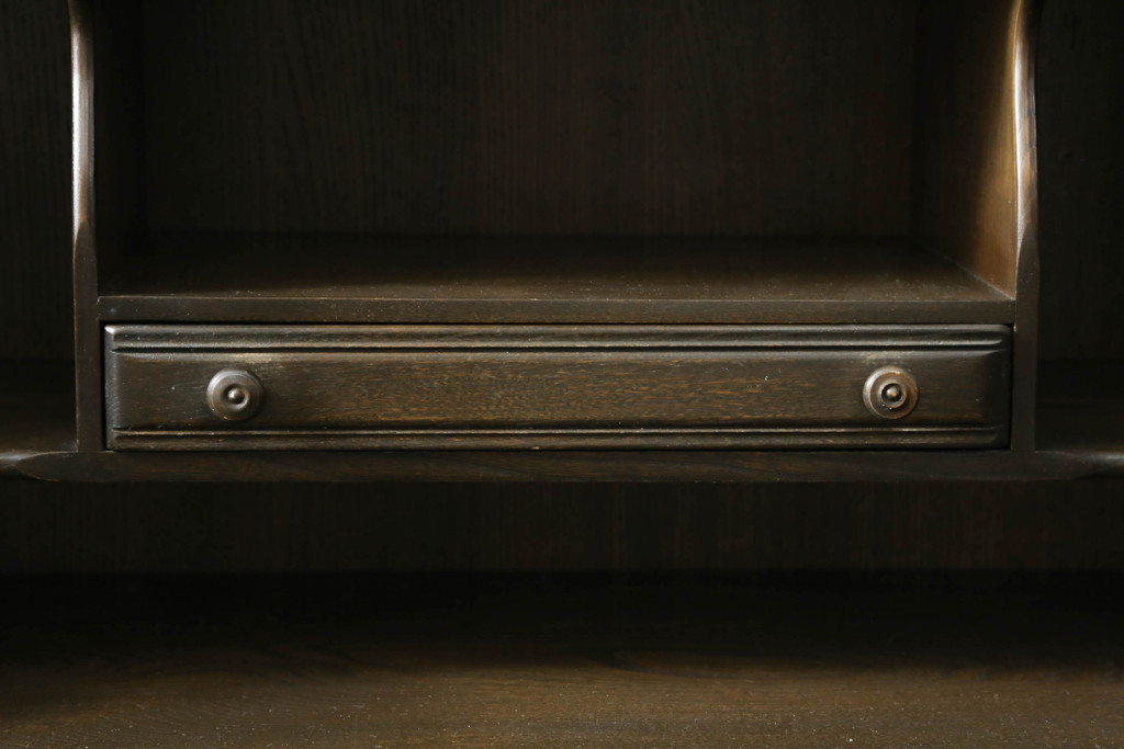 中古　美品　希少モデル　ERCOL(アーコール)　エルム材　クラシカルな佇まいで落ち着いた雰囲気を醸し出すライティングビューロー(ワークデスク、簿記机、収納棚、戸棚、在宅用、在宅ワーク用)(R-075298)