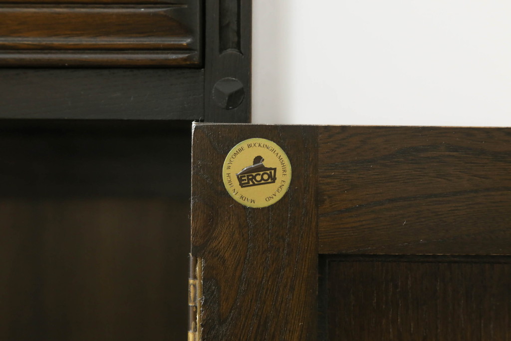 中古　美品　希少モデル　ERCOL(アーコール)　エルム材　クラシカルな佇まいで落ち着いた雰囲気を醸し出すライティングビューロー(ワークデスク、簿記机、収納棚、戸棚、在宅用、在宅ワーク用)(R-075298)