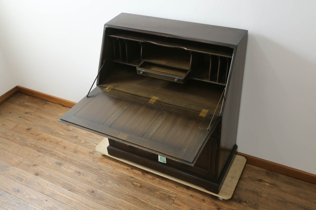 中古　美品　希少モデル　ERCOL(アーコール)　エルム材　クラシカルな佇まいで落ち着いた雰囲気を醸し出すライティングビューロー(ワークデスク、簿記机、収納棚、戸棚、在宅用、在宅ワーク用)(R-075298)