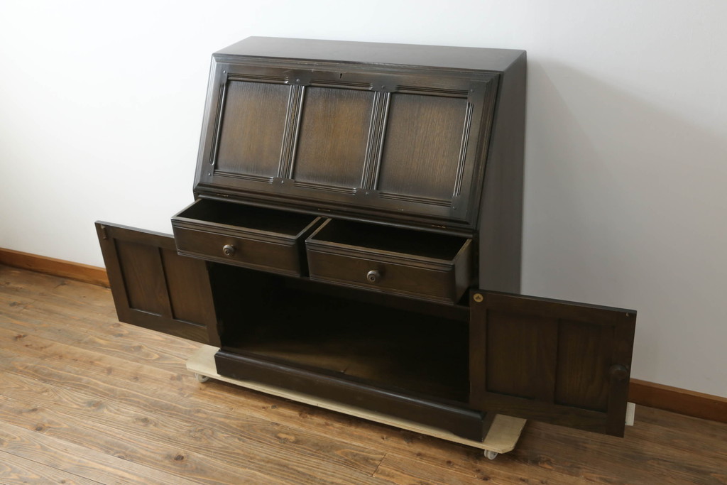 中古　美品　希少モデル　ERCOL(アーコール)　エルム材　クラシカルな佇まいで落ち着いた雰囲気を醸し出すライティングビューロー(ワークデスク、簿記机、収納棚、戸棚、在宅用、在宅ワーク用)(R-075298)