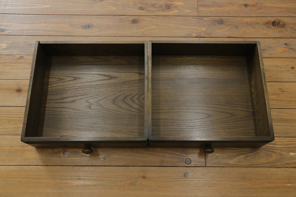 中古　美品　希少モデル　ERCOL(アーコール)　エルム材　クラシカルな佇まいで落ち着いた雰囲気を醸し出すライティングビューロー(ワークデスク、簿記机、収納棚、戸棚、在宅用、在宅ワーク用)(R-075298)