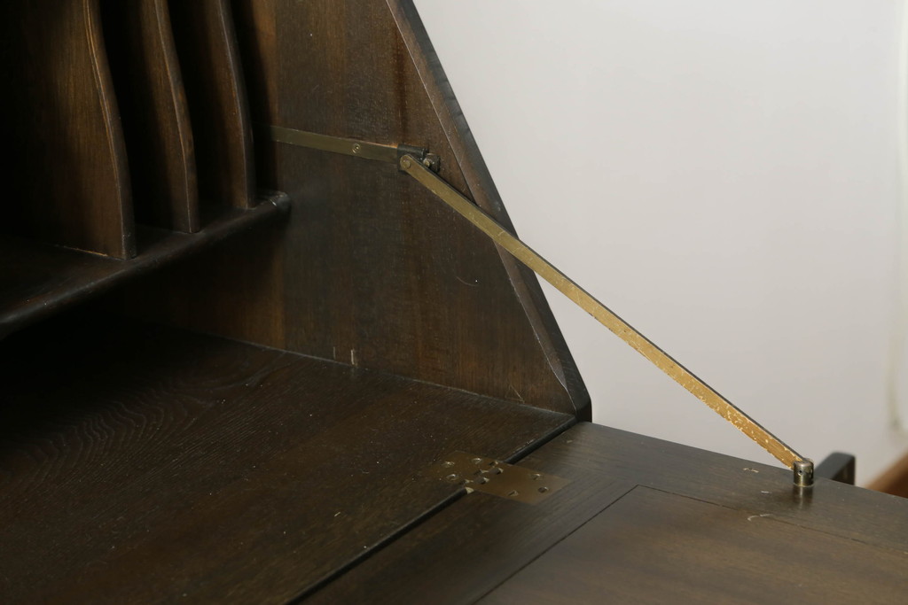 中古　美品　希少モデル　ERCOL(アーコール)　エルム材　クラシカルな佇まいで落ち着いた雰囲気を醸し出すライティングビューロー(ワークデスク、簿記机、収納棚、戸棚、在宅用、在宅ワーク用)(R-075298)