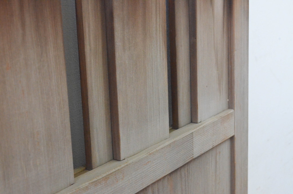 アンティーク建具　古い木味が魅力的な無双戸2枚セット(窓、引き戸)(R-065536)