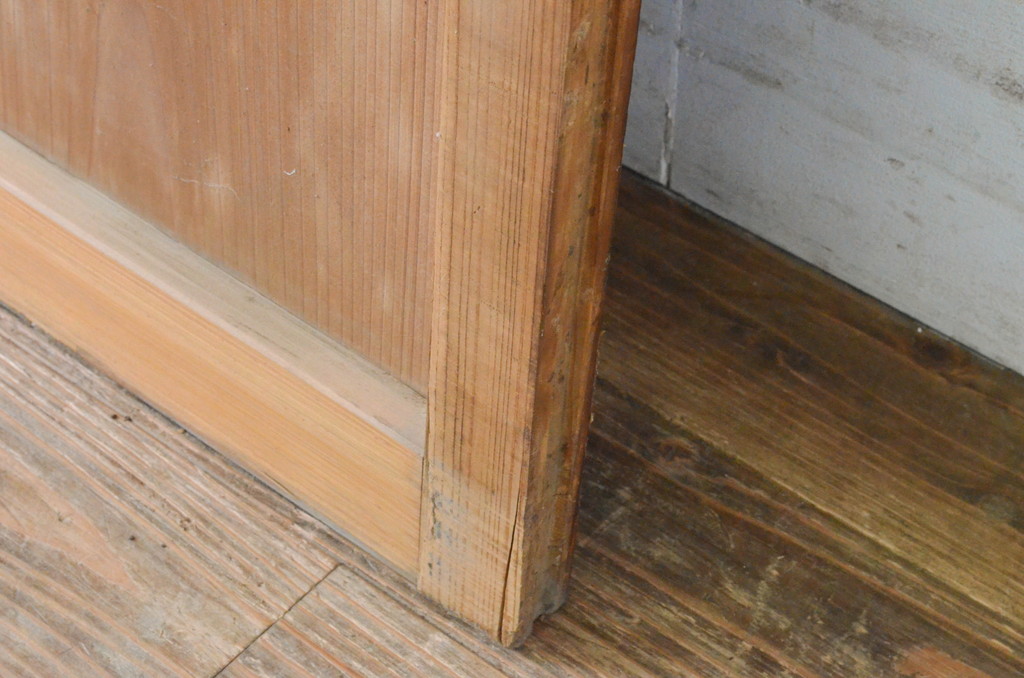 アンティーク建具　経年を感じる木肌が味わい深い無双付きの雨戸1枚(引き戸、板戸)(R-065522)
