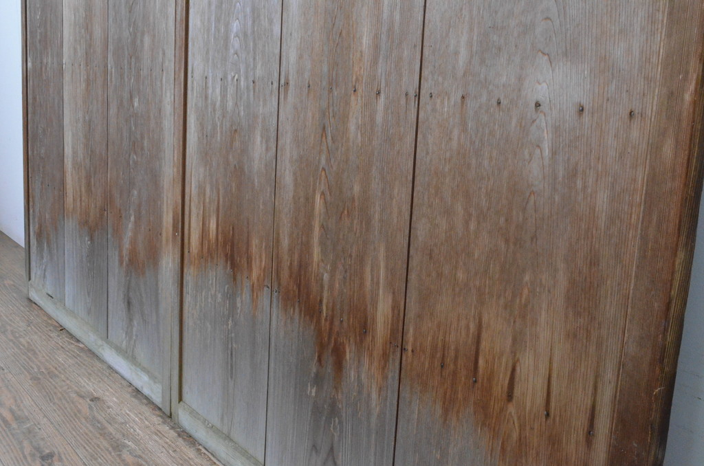 ビンテージ建具　経年を感じさせる木味が魅力の雨戸2枚セット(板戸、引き戸、ヴィンテージ)(R-065527)