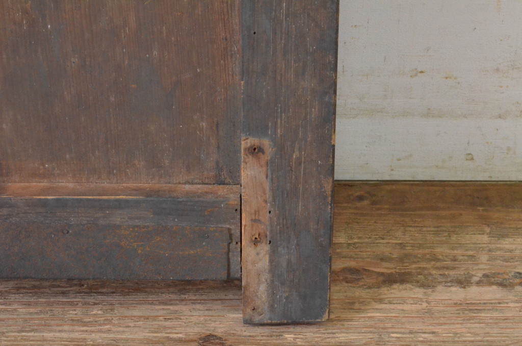 アンティーク建具　杉材　経年を感じる木肌が魅力のくぐり戸(潜戸、潜り戸、木製扉、小扉)(R-065528)