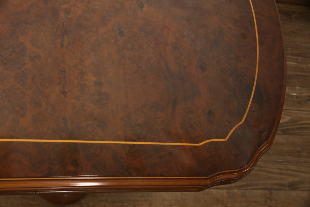 ビンテージ　イタリア輸入家具　凝った造りがエレガントなダイニングテーブル(食卓、ラウンドテーブル、ヴィンテージ)(R-052335)