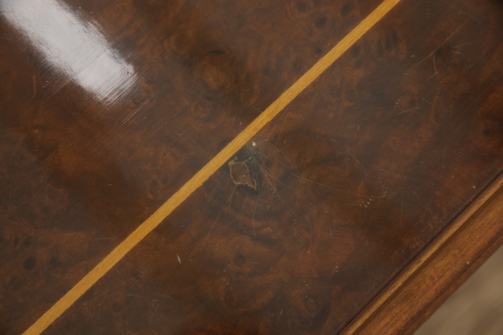 ビンテージ　イタリア輸入家具　凝った造りがエレガントなダイニングテーブル(食卓、ラウンドテーブル、ヴィンテージ)(R-052335)