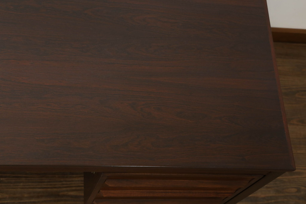 北欧ビンテージ　ノルウェー製　ブルクスボ(BRUKSBO)社　ローズウッド材の美しい木肌が目を惹くニーホールデスク(両袖机、ワークデスク、オフィスデスク、在宅ワーク、在宅用、ヴィンテージ)(R-072013)