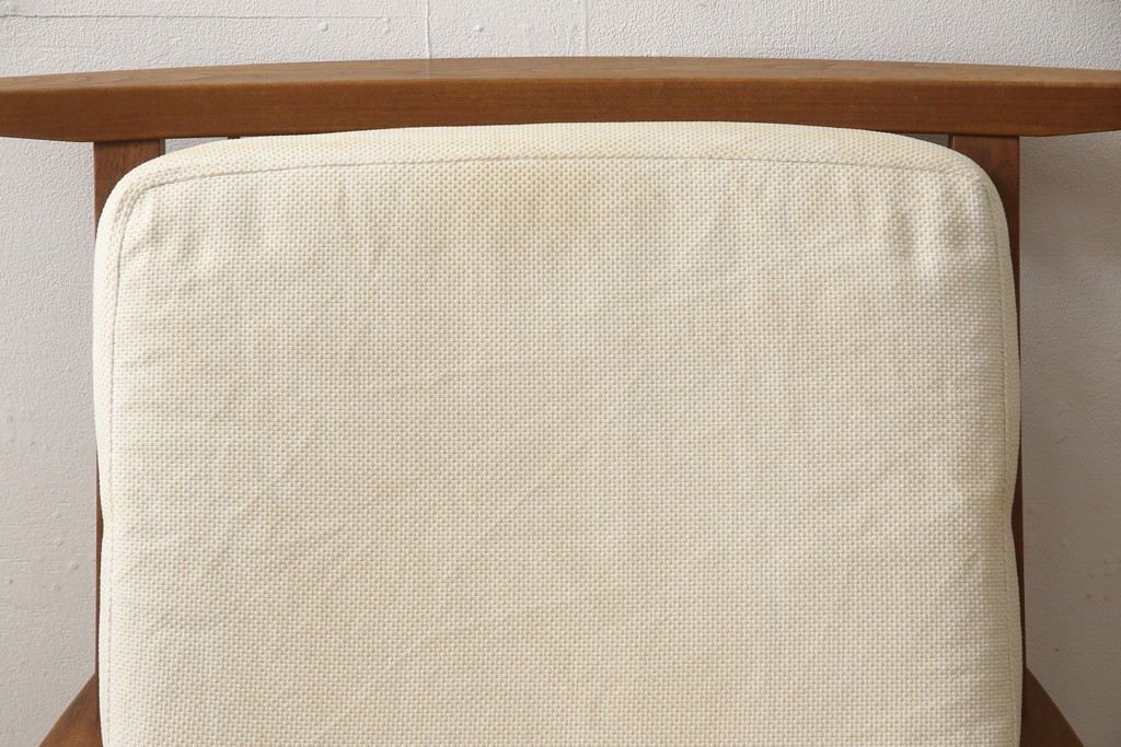 中古　ジョージナカシマ　CN118　CONOID CUSHION ARM　洗練された佇まいがモダンな空間を盛り上げるコノイドクッションアームチェア(ジョージ・ナカシマ、ラウンジチェア、リラックスチェア、一人掛けソファ、1Pソファ、椅子、イス)(定価688,600円)(R-066986)