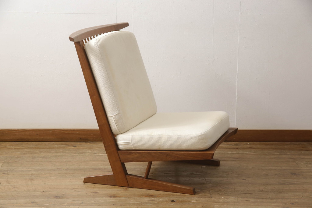 中古　ジョージナカシマ　CN109　CONOID CUSHION　洗練された佇まいがモダンな空間を盛り上げるコノイドクッションチェア(ジョージ・ナカシマ、リラックスチェア、一人掛けソファ、1Pソファ、椅子、イス)(定価567,600円)(R-066975)
