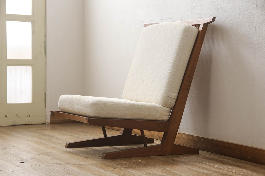 中古　ジョージナカシマ　CN109　CONOID CUSHION　洗練された佇まいがモダンな空間を盛り上げるコノイドクッションチェア(ジョージ・ナカシマ、リラックスチェア、一人掛けソファ、1Pソファ、椅子、イス)(定価567,600円)(R-066975)