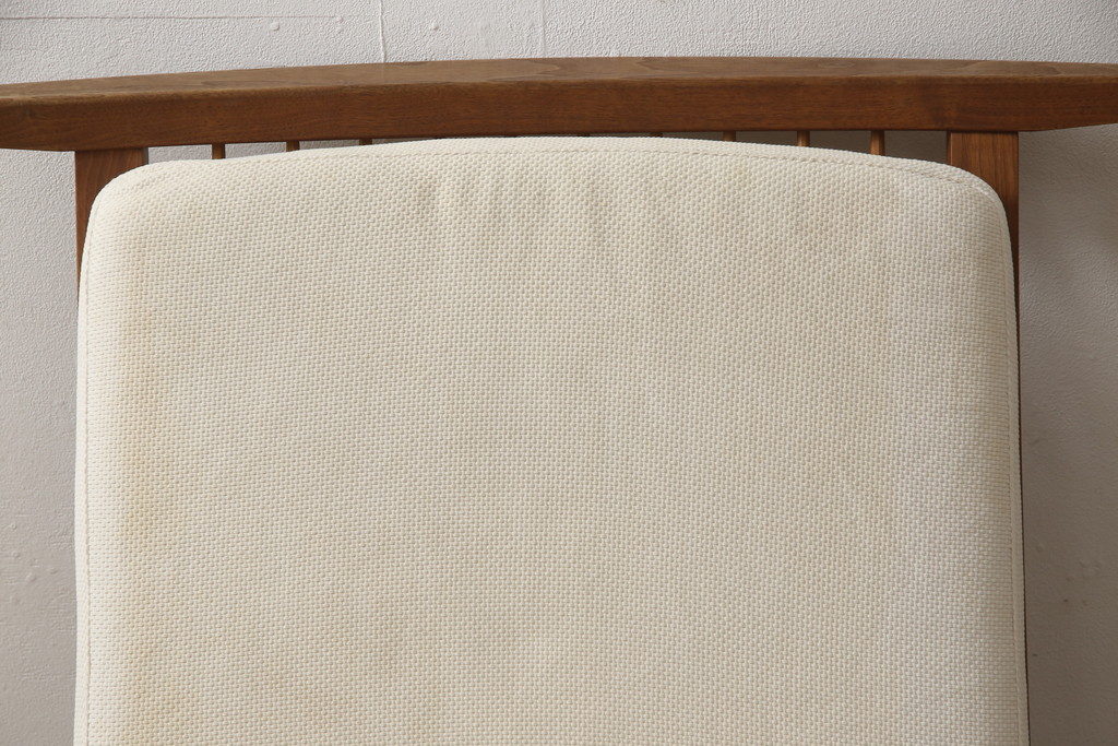 中古　ジョージナカシマ　CN109　CONOID CUSHION　洗練された佇まいがモダンな空間を盛り上げるコノイドクッションチェア(ジョージ・ナカシマ、リラックスチェア、一人掛けソファ、1Pソファ、椅子、イス)(定価567,600円)(R-066975)