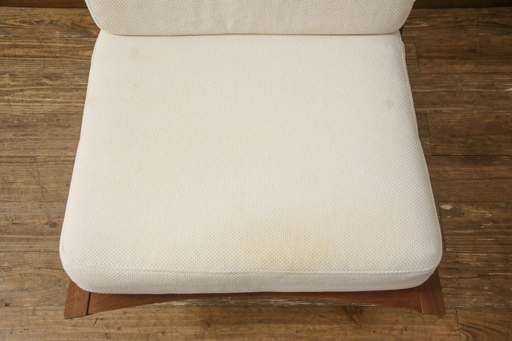 中古　ジョージナカシマ　CN109　CONOID CUSHION　洗練された佇まいがモダンな空間を盛り上げるコノイドクッションチェア(ジョージ・ナカシマ、リラックスチェア、一人掛けソファ、1Pソファ、椅子、イス)(定価567,600円)(R-066975)