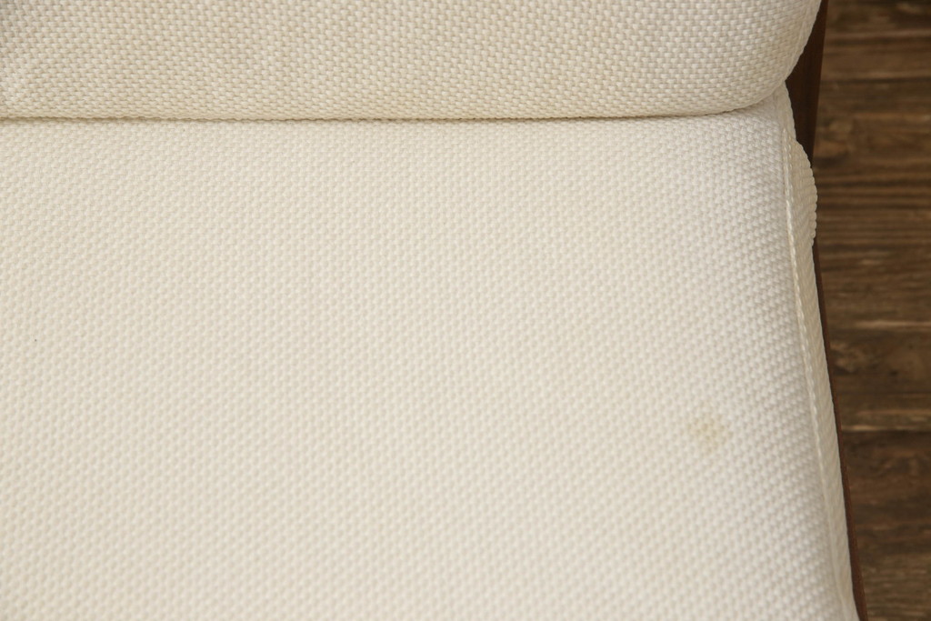中古　ジョージナカシマ　CN109　CONOID CUSHION　洗練された佇まいがモダンな空間を盛り上げるコノイドクッションチェア(ジョージ・ナカシマ、リラックスチェア、一人掛けソファ、1Pソファ、椅子、イス)(定価567,600円)(R-066975)