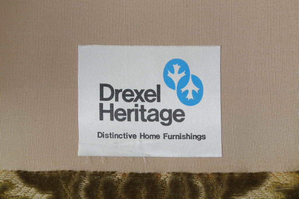 中古　DREXEL HERITAGE(ドレクセルヘリテイジ)　 Upholstery(アップホルスタリー)　クラシカルな佇まいの1人掛けソファ(アームチェア、一人掛け、1P)(R-057072)