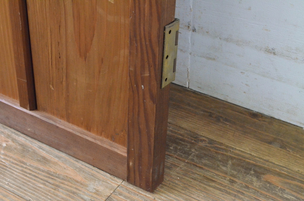 アンティーク建具　インテリアに馴染みやすいシンプルさが魅力の縦桟扉1枚(ドア、木製扉)(R-065560)