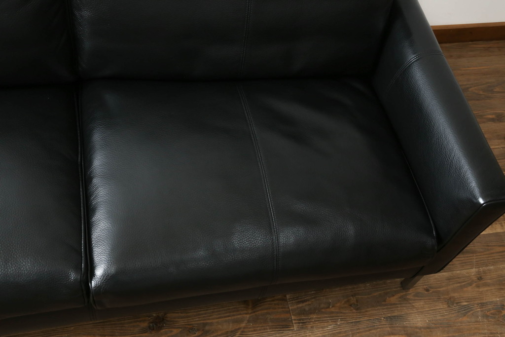 中古　美品　本革(レザー)　アイラーセン(eilersen)　ストリームラインソファ(STREAMLINE SOFA)　クールモダンなデザインがカッコいい2人掛けソファ(二人掛けソファ、2P、北欧)(R-072800)