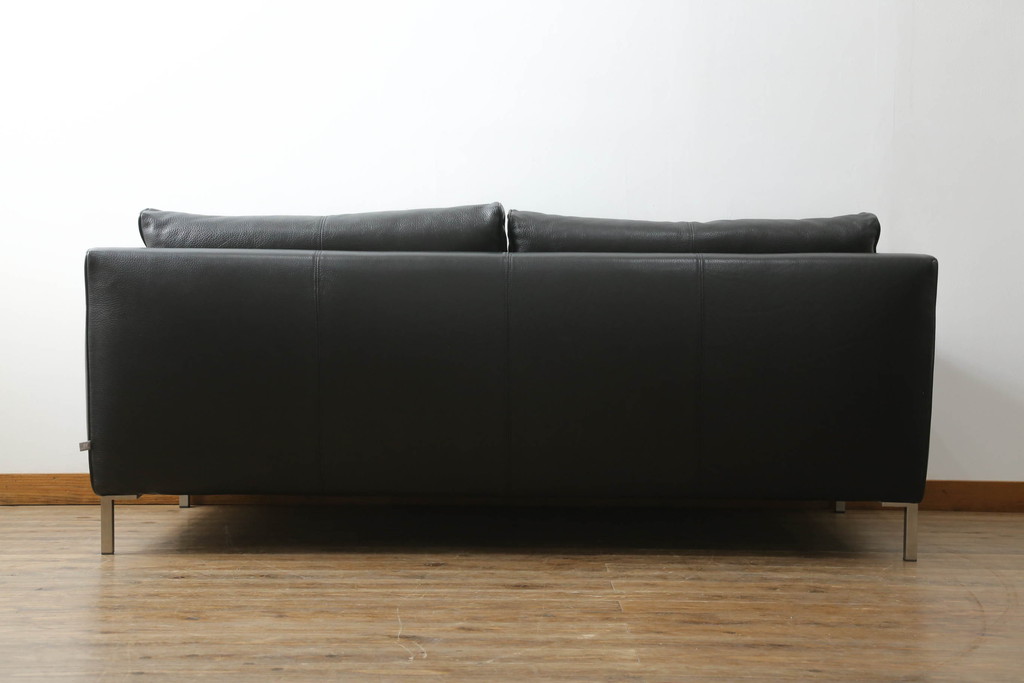 中古　美品　本革(レザー)　アイラーセン(eilersen)　ストリームラインソファ(STREAMLINE SOFA)　クールモダンなデザインがカッコいい2人掛けソファ(二人掛けソファ、2P、北欧)(R-072800)