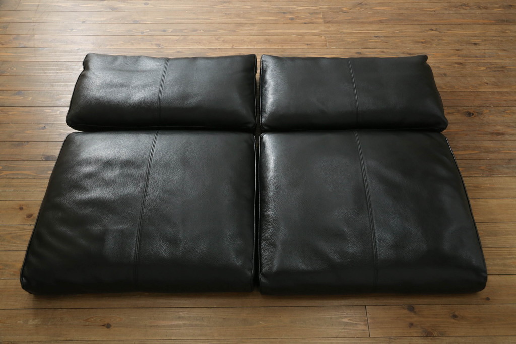 中古　美品　本革(レザー)　アイラーセン(eilersen)　ストリームラインソファ(STREAMLINE SOFA)　クールモダンなデザインがカッコいい2人掛けソファ(二人掛けソファ、2P、北欧)(R-072800)