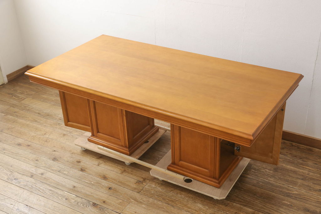 中古　横浜クラシック家具　ダニエル(daniel)　A-322・A-320　組み立て式の豪華なダイニングテーブル(6人掛けダイニングテーブル、4人掛け、食卓)(定価約70万円)(R-061315)