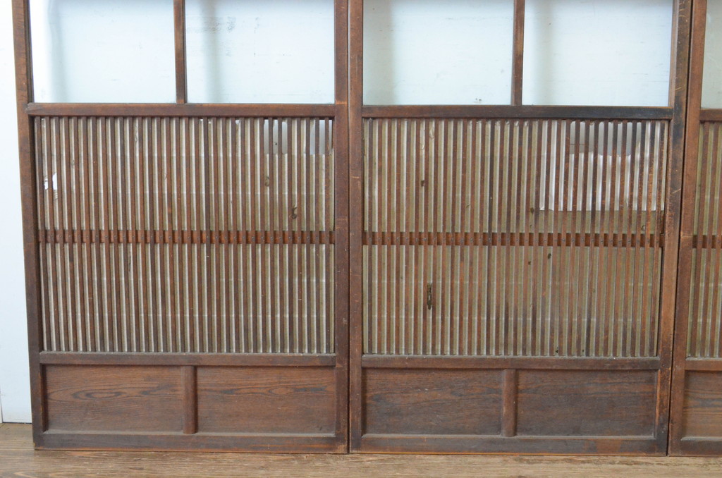 アンティーク建具　腰板欅(ケヤキ)材　風情のある佇まいが魅力的な裏障子付き幅狭格子戸4枚セット(引き戸、障子戸、ガラス帯戸)(R-065548)