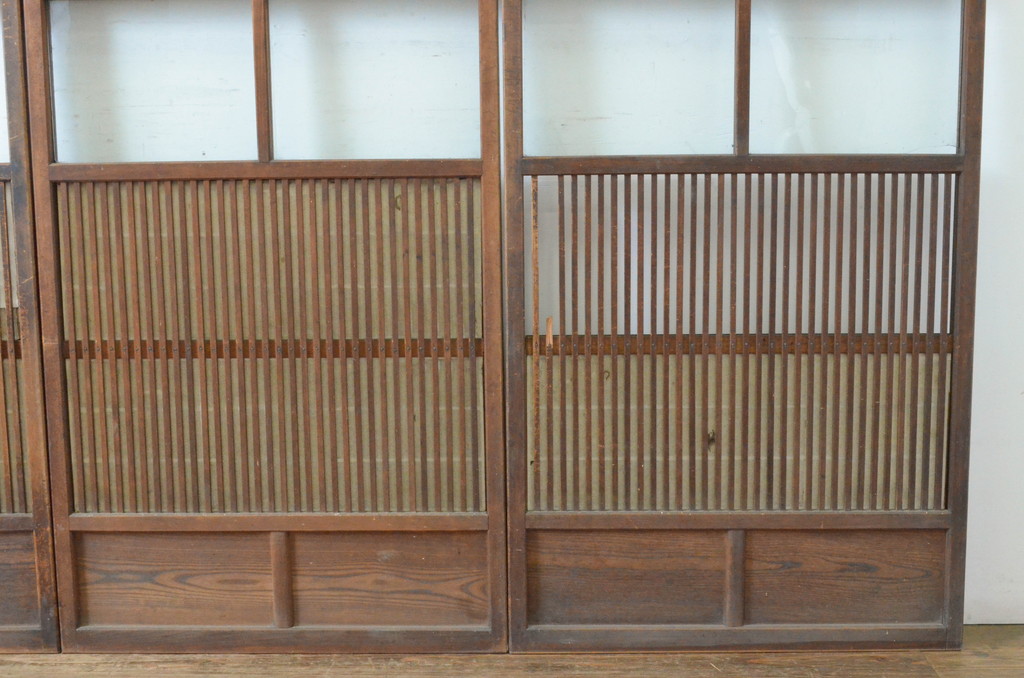 アンティーク建具　腰板欅(ケヤキ)材　風情のある佇まいが魅力的な裏障子付き幅狭格子戸4枚セット(引き戸、障子戸、ガラス帯戸)(R-065548)