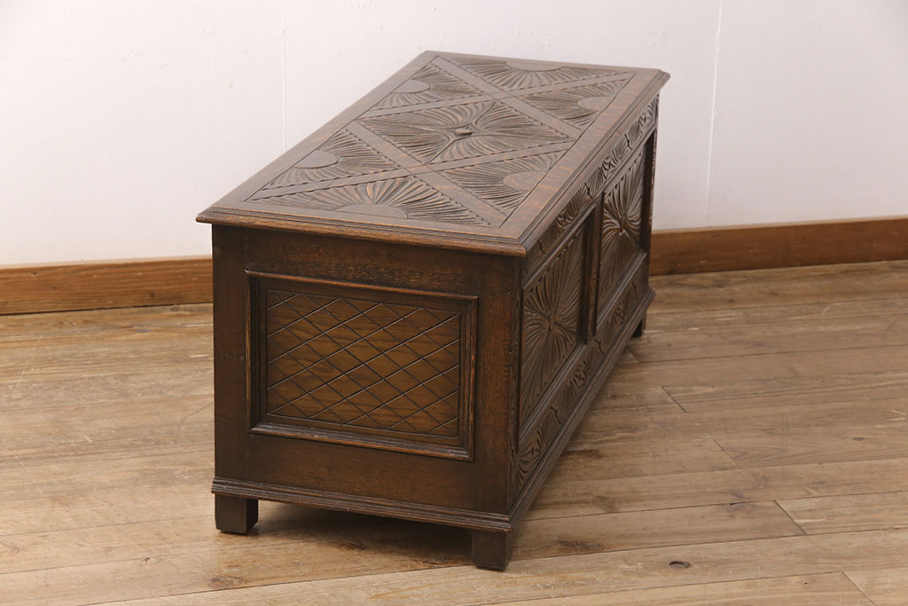 イギリスアンティーク　オーク材　装飾がおしゃれなコファ(ブランケットボックス、ベンチチェスト)(R-050230)