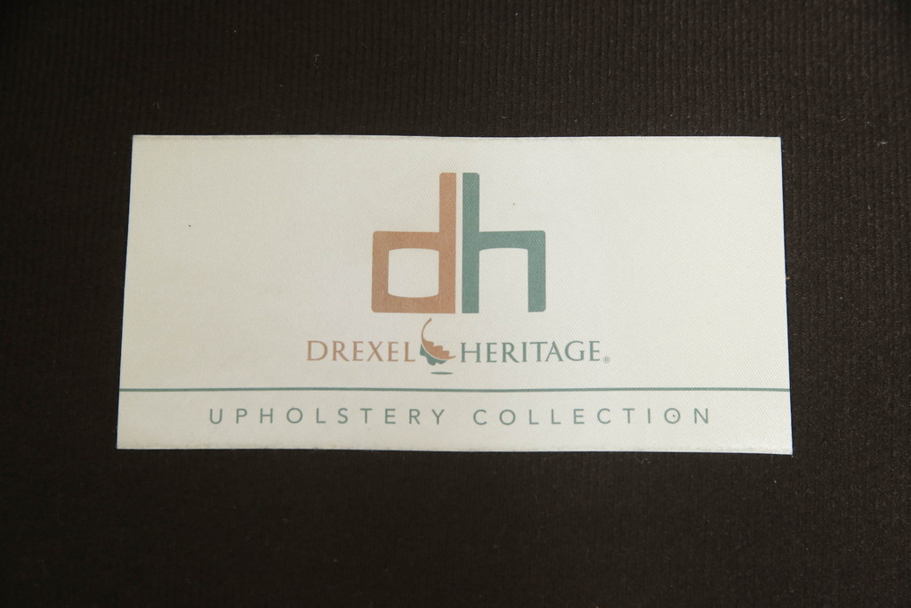 中古　DREXEL HERITAGE(ドレクセルヘリテイジ)　Upholstery(アップホルスタリー)コレクション　本革(レザー)　高級感溢れる佇まいが魅力のリクライニング付き1人掛けソファ(一人掛けソファ、1P、パーソナルチェア、ラウンジチェア、リクライニングソファ、アームソファ、フットレスト)(R-067021)