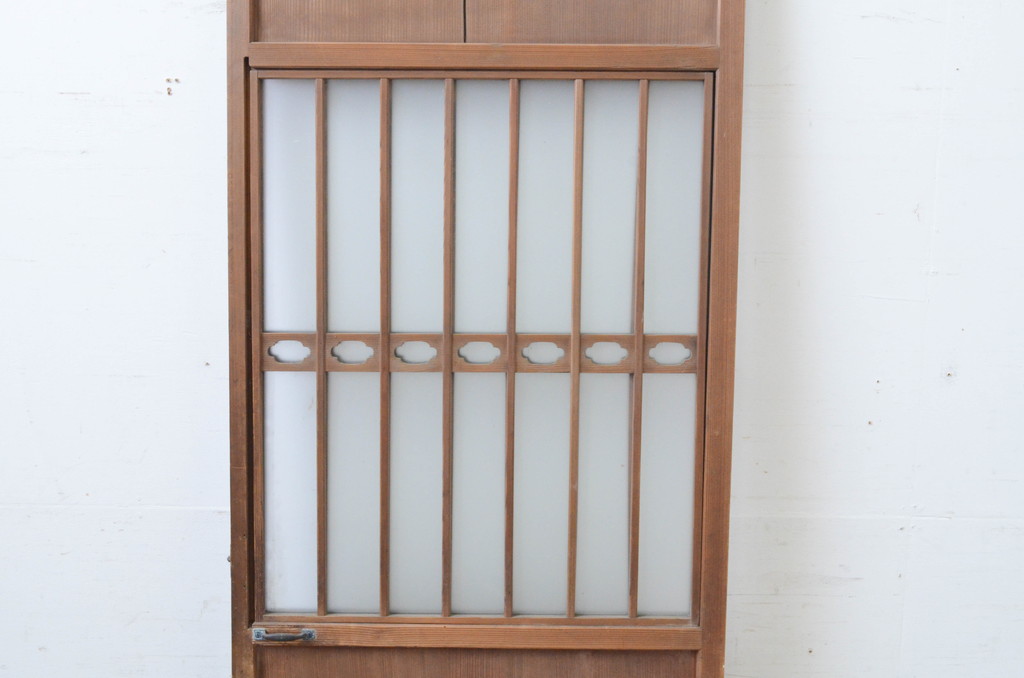 アンティーク建具　上品な透かし彫りがアクセントの幅狭ガラス扉1枚(木製扉、ガラスドア)(R-065566)