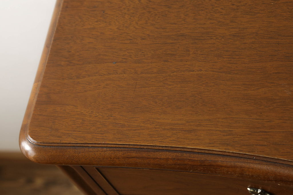 中古 美品　DREXEL HERITAGE(ドレクセルヘリテイジ)　Touraine(ツーレイン)　マホガニー材製の贅沢なアンティーク調チェスト(引き出し、サイドチェスト)(R-061346)