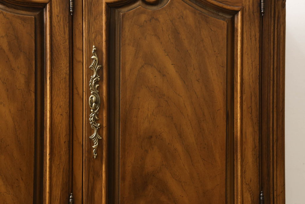 中古　美品　DREXEL HERITAGE(ドレクセルヘリテイジ)　細部まで凝ったつくりが美しいサイドボード(収納棚、戸棚、サーバー、カウンターテーブル)(R-061354)