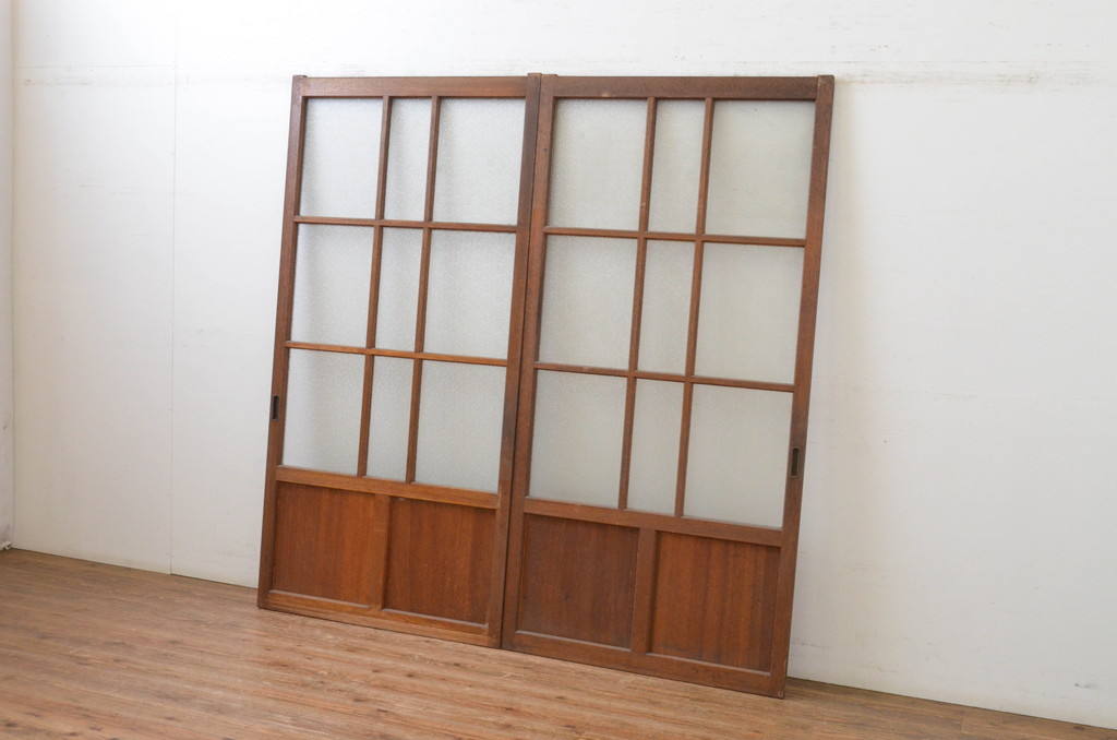 アンティーク建具　温かみのある木味が魅力のガラス戸2枚セット(引き戸)(R-065576)