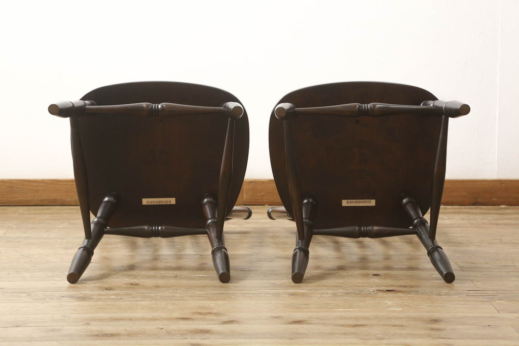 中古　北海道民芸家具　クラシカルな雰囲気を醸し出すダイニングチェア2脚セット(椅子、板座チェア)(R-060104)