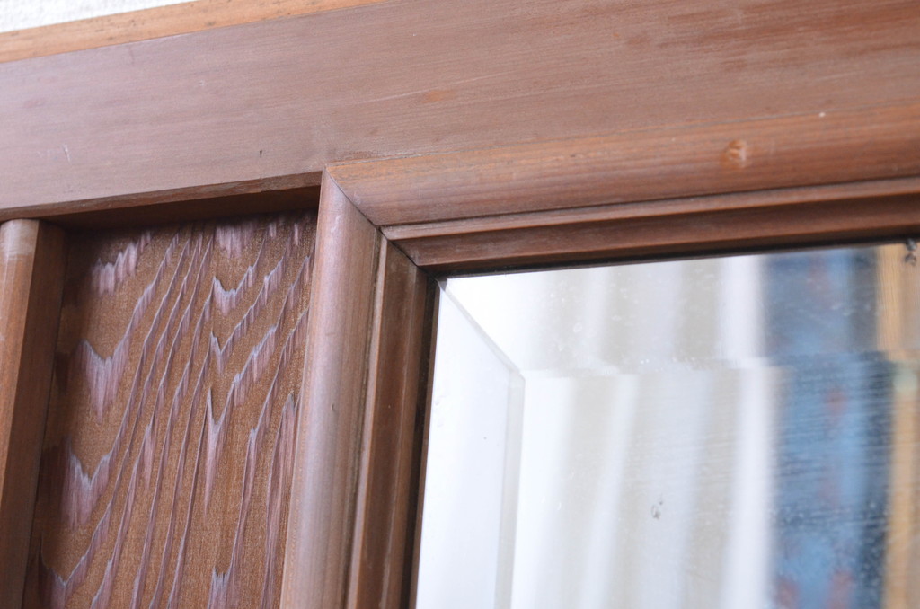 アンティーク建具　鏡付き　どこか懐かしい雰囲気を感じる升目格子戸2枚セット(きつね格子、狐格子、引き戸、マス目、板戸)(R-065558)