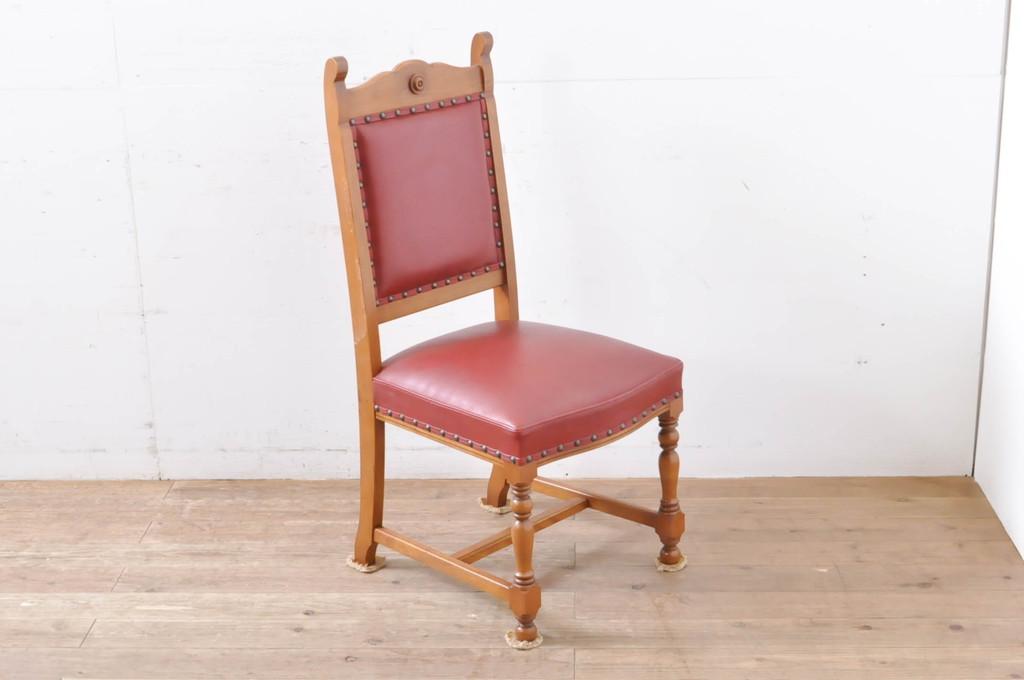 中古　横浜クラシック家具　ダニエル(daniel)　ミッシェル(Michel)サイドチェア　A-504　本革(レザー)　クラシカルな雰囲気漂うデザインがおしゃれなダイニングチェア2脚セット(椅子、イス)(定価2脚で約44万円)(R-066669)