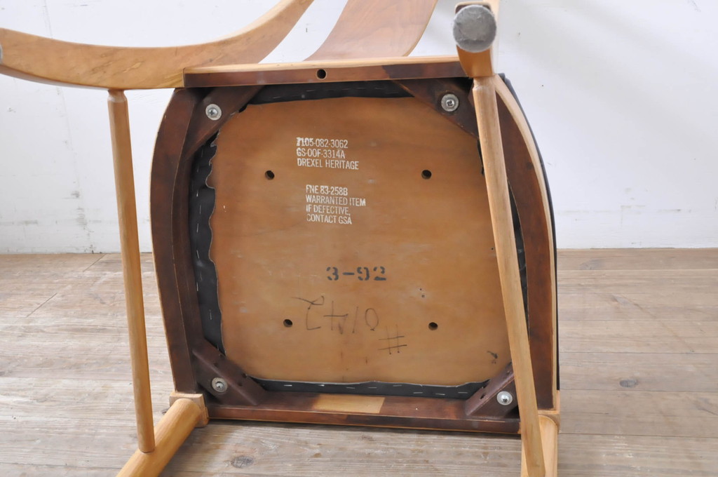 中古　美品　DREXEL HERITAGE(ドレクセルヘリテイジ)　北欧テイストのお部屋におすすめ!!洗練されたモダンデザインが美しいダイニングチェア2脚セット(椅子、イス)(R-066802)