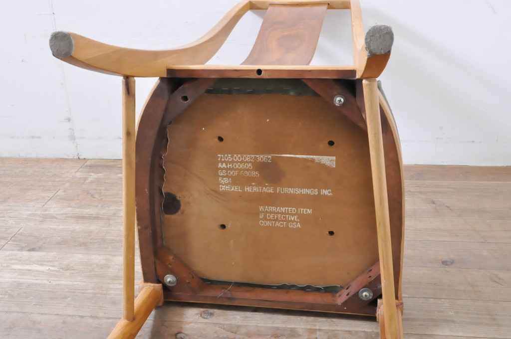 中古　美品　DREXEL HERITAGE(ドレクセルヘリテイジ)　北欧テイストのお部屋におすすめ!!洗練されたモダンデザインが美しいダイニングチェア2脚セット(椅子、イス)(R-066803)