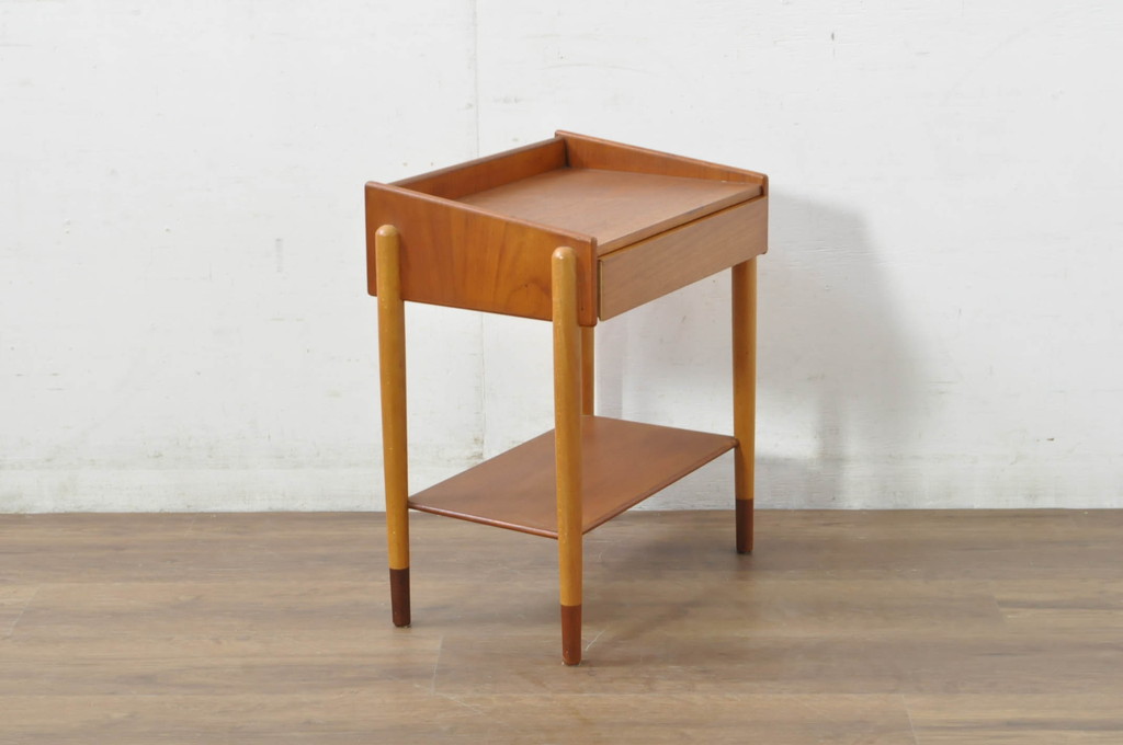 デンマークビンテージ　美品　Borge Mogensen(ボーエ・モーエンセン)デザイン　Soborg mobler(ソボー・モブラー)社　　チーク材×ビーチ材　ベッドサイドチェスト(model.148、ベッドサイドチェスト、ナイトテーブル、花台、飾り台、北欧、ヴィンテージ)(R-080799)