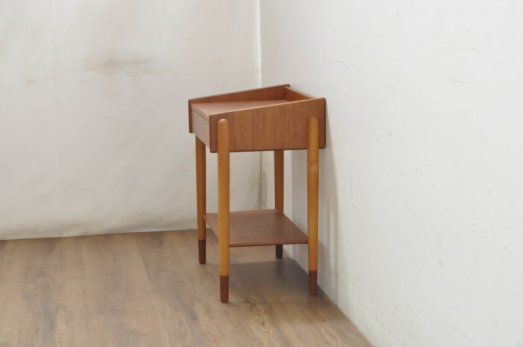 デンマークビンテージ　美品　Borge Mogensen(ボーエ・モーエンセン)デザイン　Soborg mobler(ソボー・モブラー)社　　チーク材×ビーチ材　ベッドサイドチェスト(model.148、ベッドサイドチェスト、ナイトテーブル、花台、飾り台、北欧、ヴィンテージ)(R-080799)