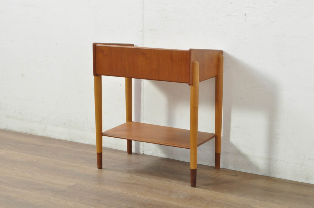 デンマークビンテージ　美品　Borge Mogensen(ボーエ・モーエンセン)デザイン　Soborg mobler(ソボー・モブラー)社　　チーク材×ビーチ材　ベッドサイドチェスト(model.148、ベッドサイドチェスト、ナイトテーブル、花台、飾り台、北欧、ヴィンテージ)(R-080799)