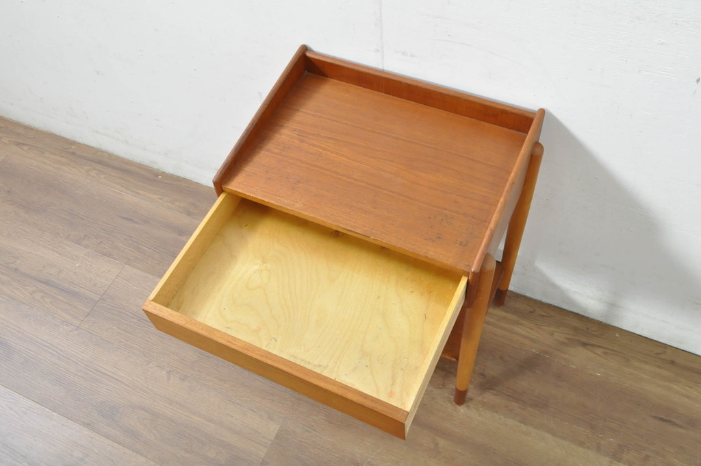 デンマークビンテージ　美品　Borge Mogensen(ボーエ・モーエンセン)デザイン　Soborg mobler(ソボー・モブラー)社　　チーク材×ビーチ材　ベッドサイドチェスト(model.148、ベッドサイドチェスト、ナイトテーブル、花台、飾り台、北欧、ヴィンテージ)(R-080799)