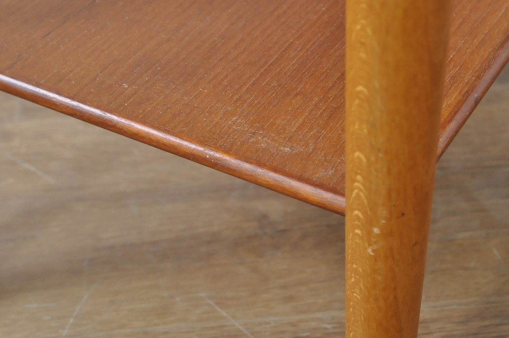 デンマークビンテージ　美品　Borge Mogensen(ボーエ・モーエンセン)デザイン　Soborg mobler(ソボー・モブラー)社　　チーク材×ビーチ材　ベッドサイドチェスト(model.148、ベッドサイドチェスト、ナイトテーブル、花台、飾り台、北欧、ヴィンテージ)(R-080799)