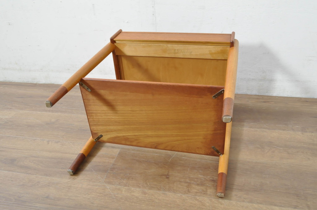 デンマークビンテージ　美品　Borge Mogensen(ボーエ・モーエンセン)デザイン　Soborg mobler(ソボー・モブラー)社　　チーク材×ビーチ材　ベッドサイドチェスト(model.148、ベッドサイドチェスト、ナイトテーブル、花台、飾り台、北欧、ヴィンテージ)(R-080799)