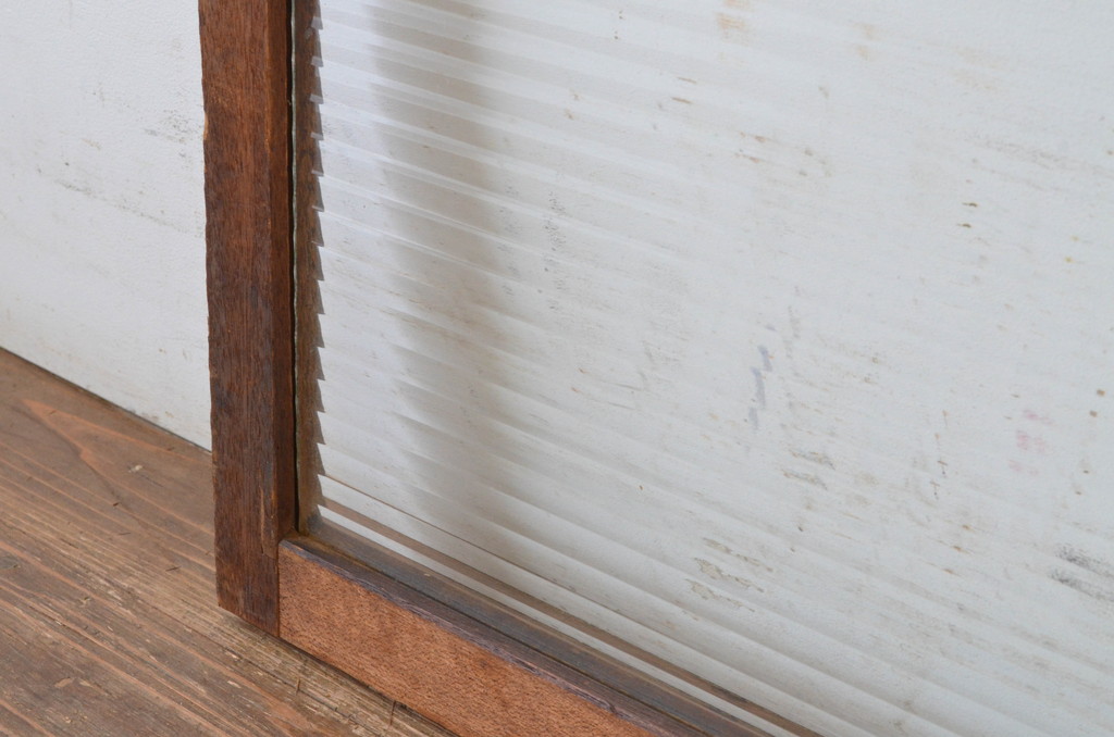 アンティーク建具　昭和レトロ　インテリアに合わせやすいシンプルなデザインのモールガラス窓2枚セット(引き戸、ガラス戸)(R-065543)