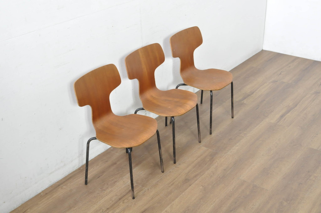 デンマークビンテージ　FRITZ HANSEN(フリッツハンセン)　Arne Jacobsen(アルネ・ヤコブセン)　model.3123　子供用Tチェア3脚セット(キッズチェア、ハンマーチェア、チャイルドチェア、ダイニングチェア、板座チェア、北欧、ヴィンテージ)(R-080793)