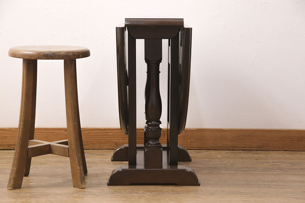 中古　松本民芸家具　サイドテーブルとしても使える、低めのつくりの#26型バタフライ卓(ドロップリーフテーブル、バタフライテーブル、コーヒーテーブル)(R-048267)